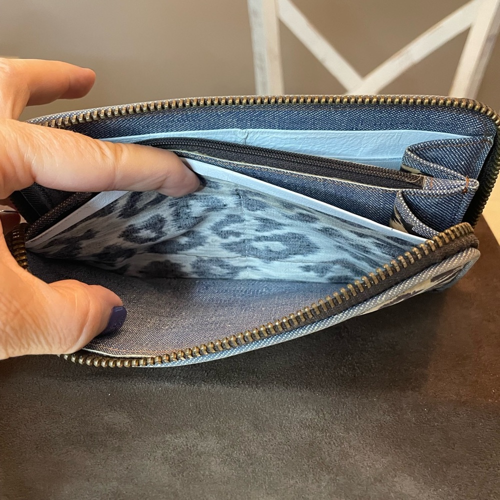 Dolce & Gabbana leopard print and denim zip around wallet - Picture 9 of 16